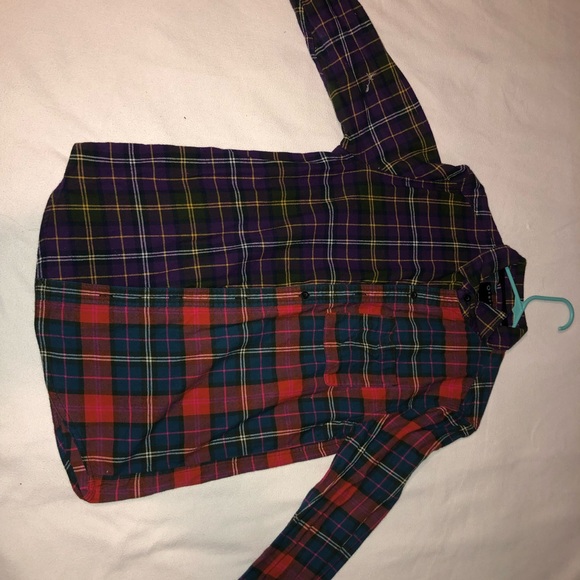 Different pattern button up shirt - Picture 3 of 3